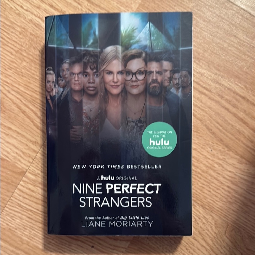 Nine Perfect Strangers by Liane Moriarty - Black Cover